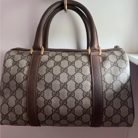 Gucci Boston Accesory Collection in GUC - Picture 4 of 10